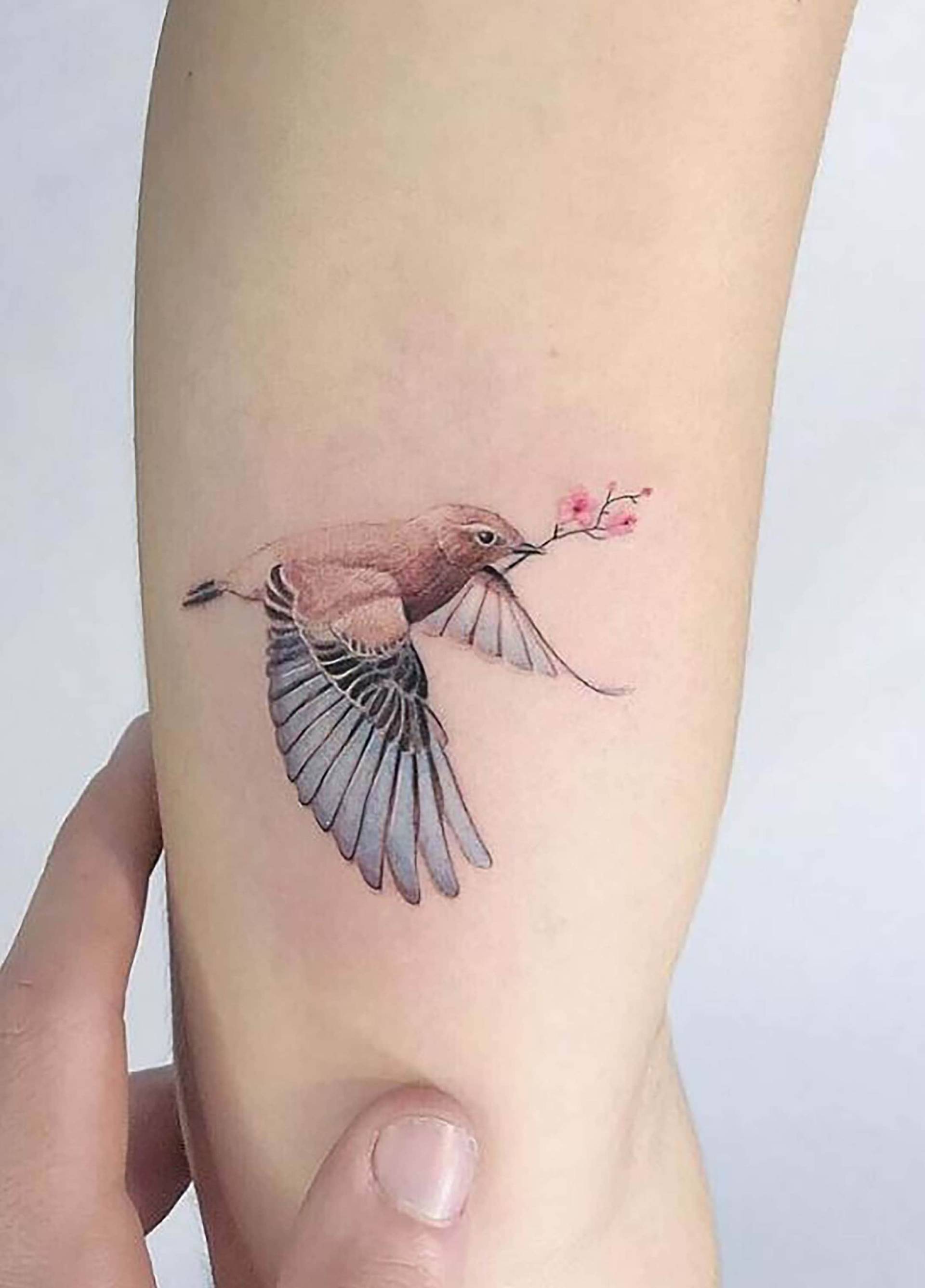 Pfirsichblüten Kolibri Temporäre Tattoo, Buntes Fake Tattoo Mit Blumenmuster, Kleiner Fliegender Vogel Aufkleber, Kleines Blumengeschenke von ViktorNCrafts