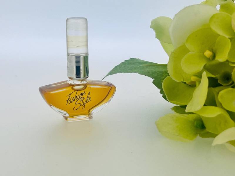 Vintage Fashion Style Triumph International 1987 Parfum Miniatur 3 Ml von VintagePerfumeShop