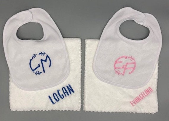 Monogramm Bib & Burp Cloth Set, Personalisiertes Junge Oder Mädchen Tuch Und von VirezGraphix