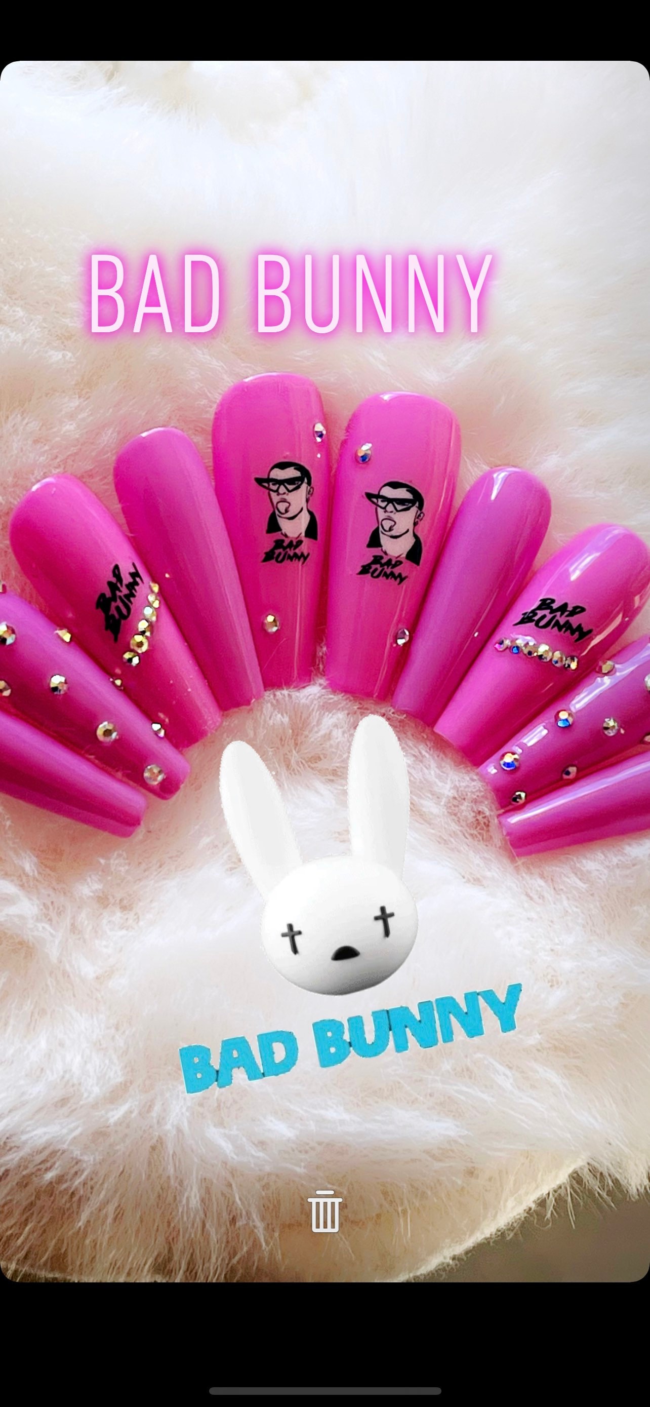 Bad Bunny Pink Strass Nägel von VivsnailsByVivian