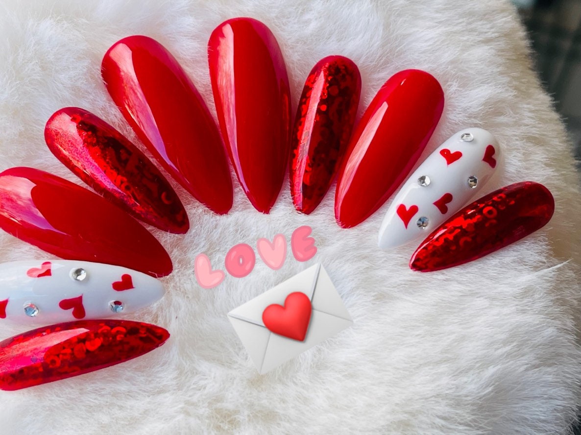 Love Mail Rote Holo Herzen Und Diamanten Press-Ons von VivsnailsByVivian