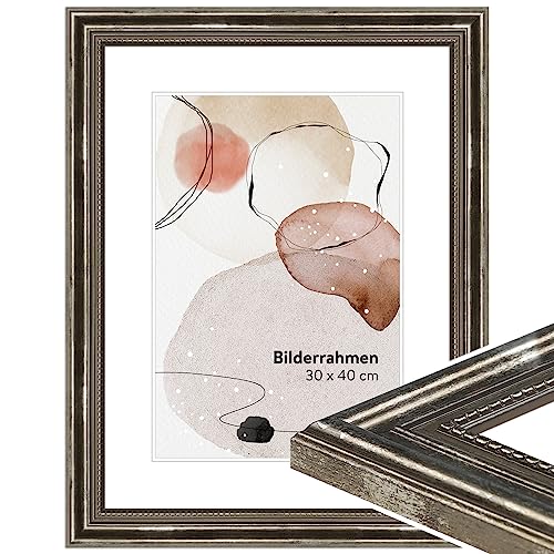 WANDStyle Bilderrahmen Silber DIN A4 21x29,7 cm aus Holz im Barock-Stil zum Aufhängen, Posterrahmen Made in Germany, ideal für Urkunde - H450 von WANDStyle