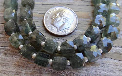 BEADS GEMSTONE Beautiful Moss Aquamarine | Faceted Center Drilled Square Cubes | 5-5.5x6mm | Sold in Sets of 4 Beads Code-HIGH-32454 von WORLD WIDE GEMS