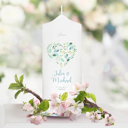 Wandtattoo Loft Hochzeitskerze personalisiert mit Namen, Datum und Herz Motiv aus Blättern, 18cm x 7cm, personalisierte Gastkerze, Traukerze Hochzeit Kerze selbst gestalten, Hochzeitsgeschenk von Wandtattoo Loft