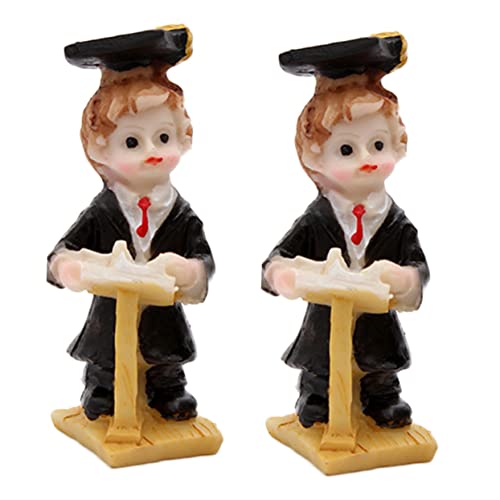 Warmhm Exquisite Harzfigur Für Absolventen – 2 Stück Graduation Dekoration Mit Büchern - Perfekt Für Ihre Abschlussparty Ideal Als Tischornament Für Drinnen - 3x7 5 cm von Warmhm