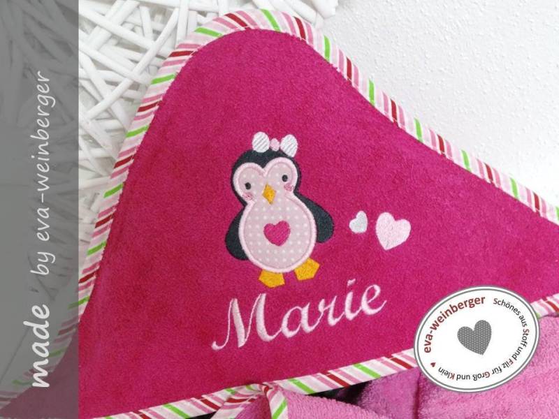 Babygeschenk Mit Name Zur Geburt Taufe Geburtstag Kapuzenhandtuch Pinguin von WeinbergerDesign