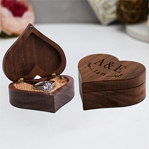 Wellhoope Personalisierte Herz-Ring-Box aus Holz graviert Schmuckschatulle Verlobungs-Ehering-Etui Antrags-Ring-Schmuck-Organizer Ringhalter-Box für Hochzeitszeremonie von Wellhoope