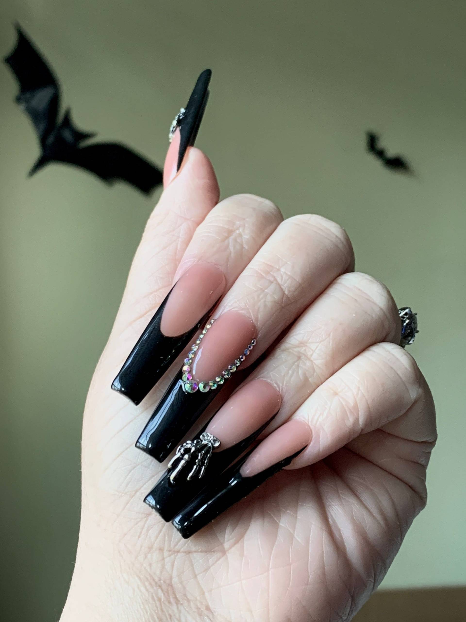 Blinged Edgy Black French Tip Press On Nails von WickedKlaws