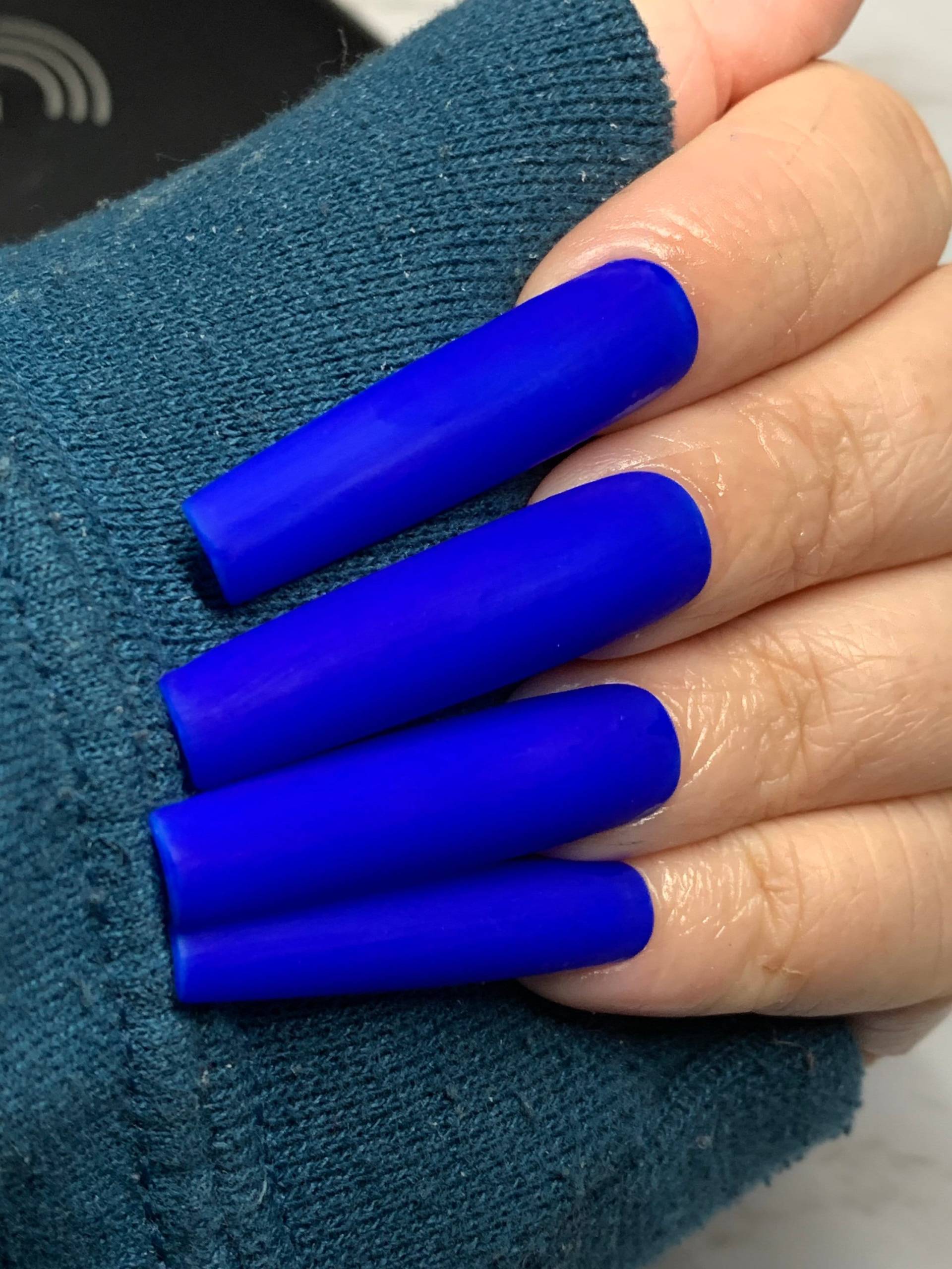 Matte Deep Blue Press On Nails von WickedKlaws