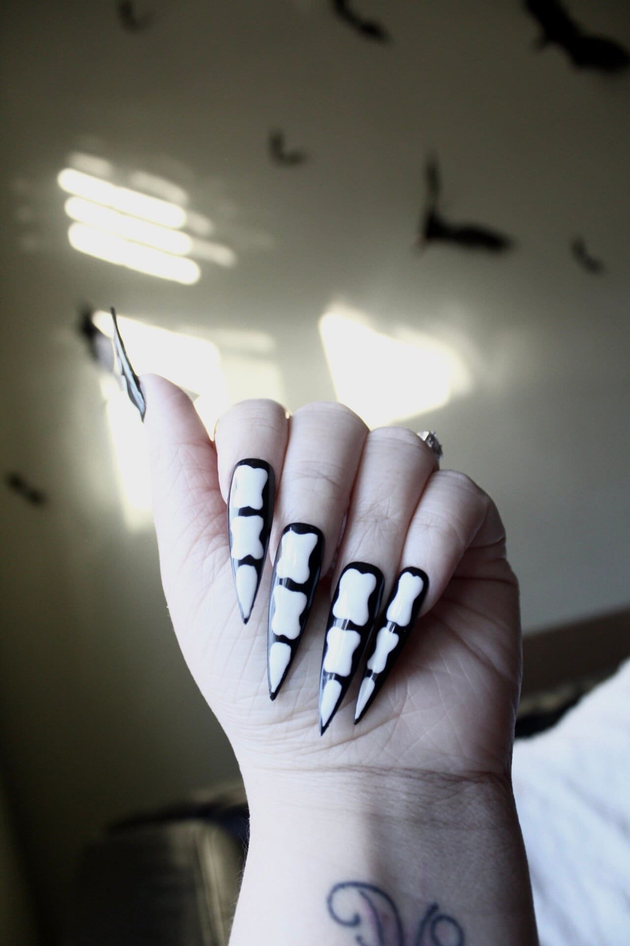 Tryin' To Bone? Press On Nails von WickedKlaws