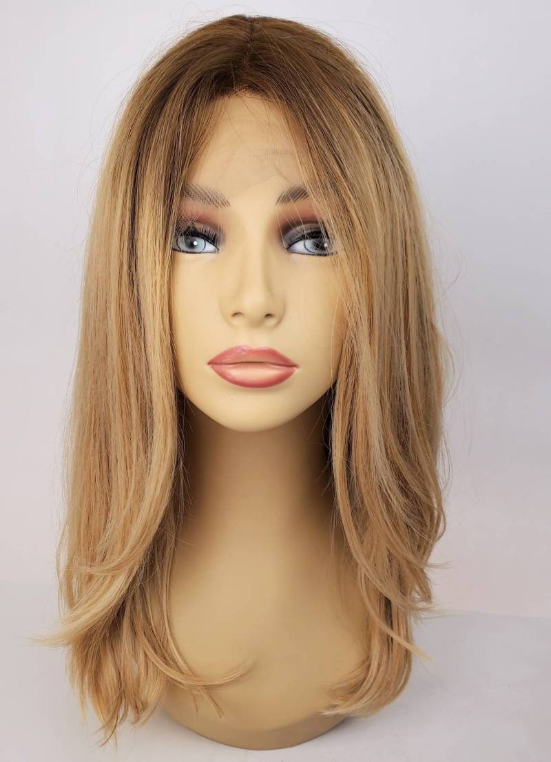 Sandy Blonde Lace Front Perücke, Mittellange Layered Verwurzelte Weiche Schichten, Warme von WigCraving