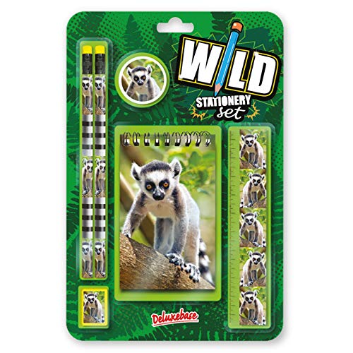 Wild Stationery Set - Ringmaki von Deluxebase. Diese niedlichen Stationären Schulsets für Mädchen und Jungen enthalten 2 Bleistifte, Radiergummi, Spitzer, Lineal und Notizbuch von Deluxebase