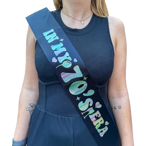 Schärpe mit Aufschrift "In My 20s/30s/40s/50s/60s/70s/80s/90s Era – Taylor Birthday Swift Party Girl Occasion In My Birthday Era Glitter Sash Gift Present (20S, Purple) von WillowGifts