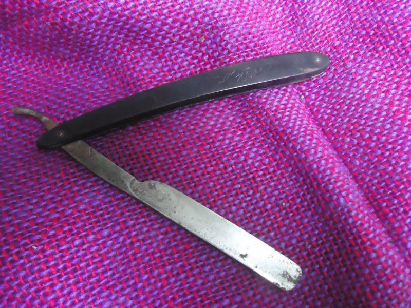 Beaujeu Dumontel Rasiermesser Vintage Cut-Throat Sammler Rasiermesser, Hergestellt in Frankreich 6 Zoll Oder 15 cm Ebenholz Griff Guter Zustand von WindsorArts