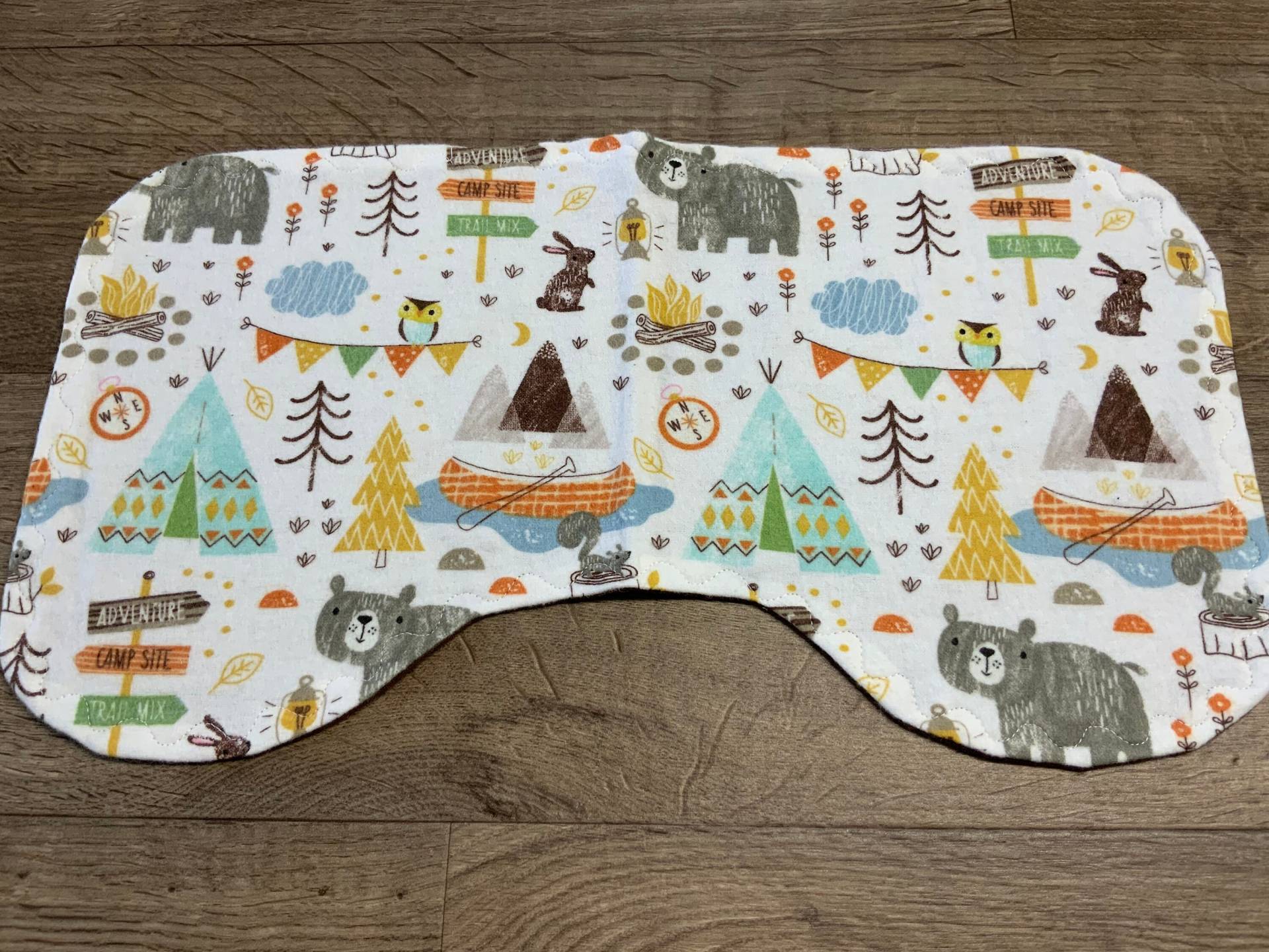 Konturierte Spucktücher Flanell Stoff Neue Baby Shower Junge Geschenk Essentials von WineyDogCrafts