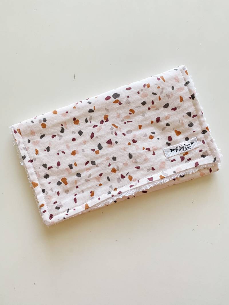 Terrazzo Burp Tuch, Modern Gender Neutral Cloth Mix & Match-Super Absorbent Cotton Chenille, Rag-Terrazo von WittsEndDesign