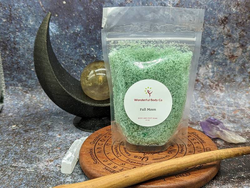 Vollmond Badesalz, Inspirierte Bittersalz Ritual Mischung, Pagan Druid Witch Heathen Unisex Santal Sandelholz Eukalyptus Minze Duft von WonderfulBodyCo