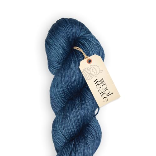 Woolweave Fingering Weight Garn, handgefärbt, 75 % extrafeine Merinowolle und 25 % Polyamid, 100 g Knäuel, 400 m – leichtes, weiches und strapazierfähiges blaues Garn zum Stricken und Häkeln von WoolWeave