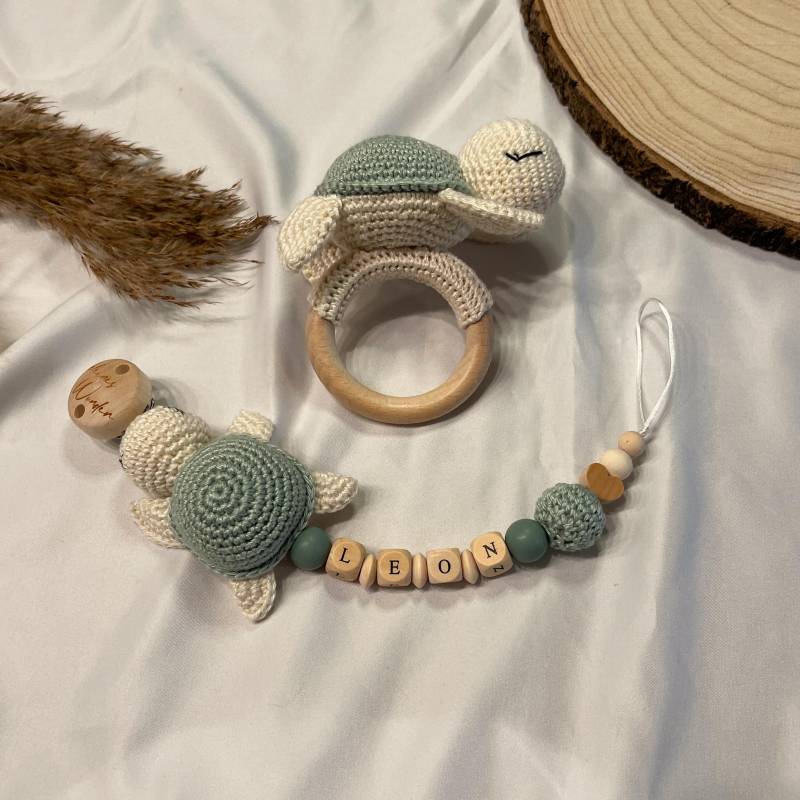 Schnullerkette Personalisiert Spieluhr Schildkröte Baby Kinderwagenkette Schlüsselanhänger von WunderherzchenbyAnja