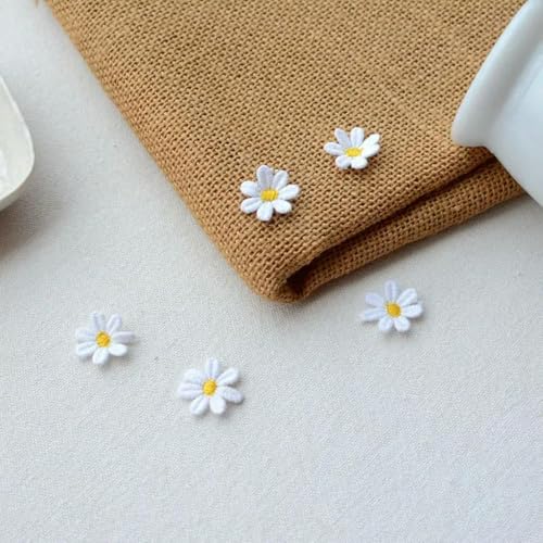 XIANGKANXUE 10 Teile/los Kleine Gänseblümchen Blume Patch Stickerei Aufkleber Nähen auf Patches für Kleidung Applique Stickerei DIY Kleidung Zubehör von XIANGKANXUE