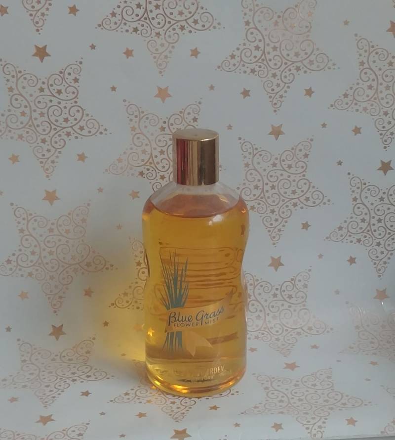 Blue Grass Flower Mist Von Elizabeth Arden, Ca. 240 Ml Kein Vapo, 1940 von Xoxiane