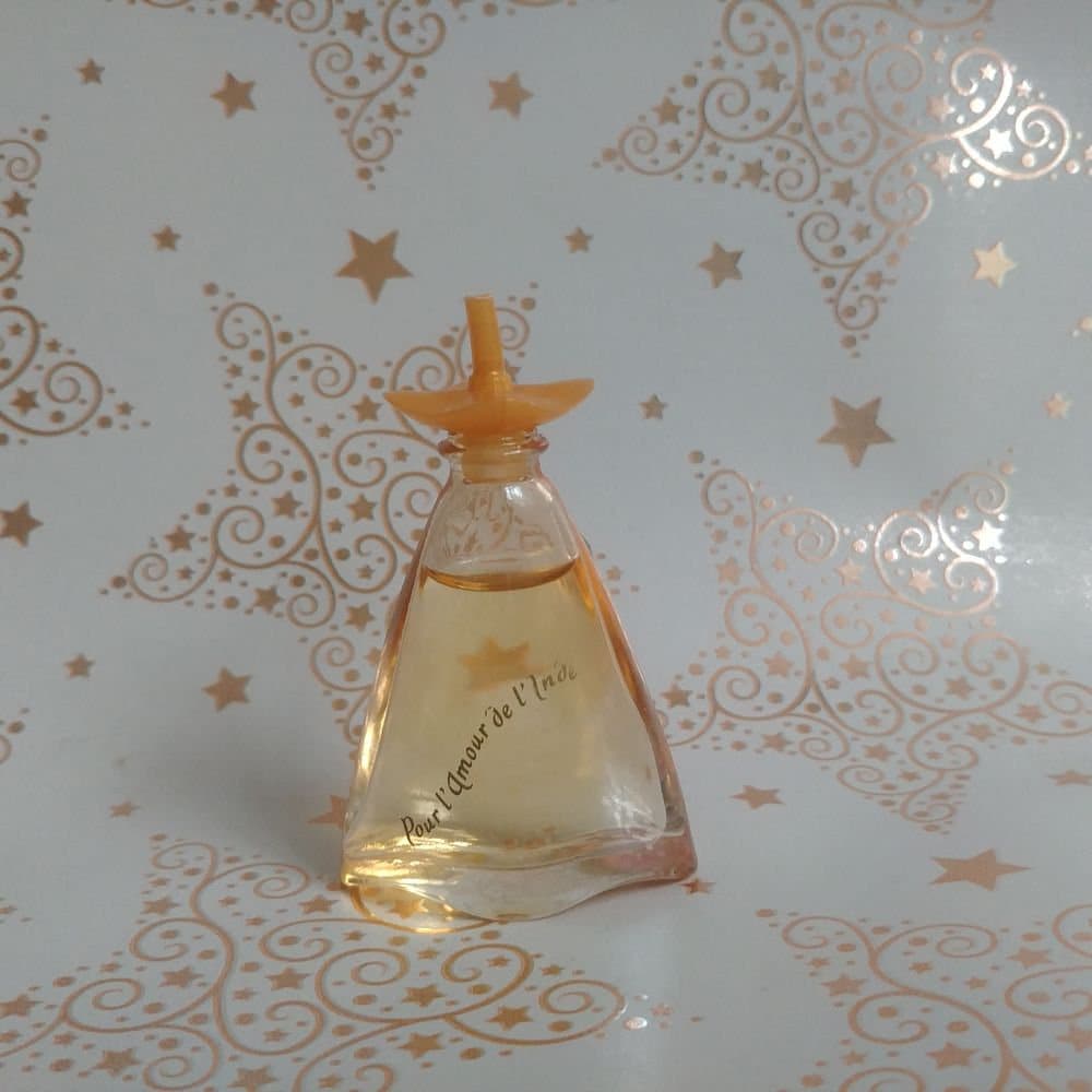 Miniatur Pour L'amour De L'inde Von Le Monde En Parfum , 7, 5 Ml Eau Toilette 1996 von Xoxiane