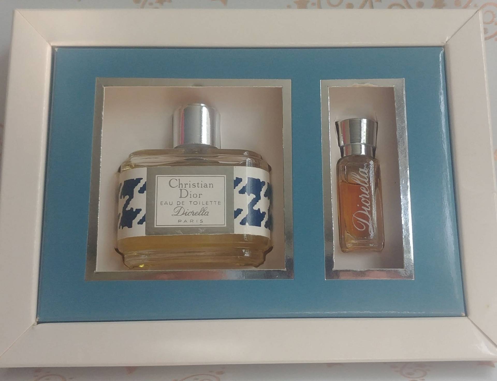 Miniaturen Set Diorella Von Christian Dior, 8, 5 Ml Edt Plus 2 Reines Parfum Mit Box 1972 von Xoxiane