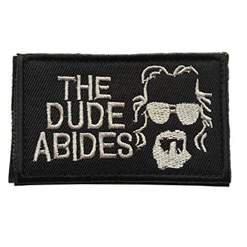 Big Lebowski The Dude Abides Pee Rug Patch Perfekt für Ihre taktische Militärausrüstung, Rucksack, Operator Baseball Cap, Teller Carrier oder Weste 5,1 x 7,6 cm Haken Patch (A-Schwarz) von XUNQIAN