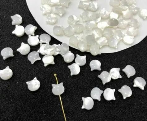 Neue Natur Muschel weiß/schwarz Katze/Kaninchen Kopf Charme lose Perlen für DIY Armband/Halskette Perle Zubehör y1826-7mm weiß 1 von ZFISH