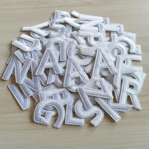 ZLETTERY 3,8 cm Bügelbilder Buchstaben Patches 78 Stück A-Z bestickte Alphabet Patches für Kleidung Jacken Hüte Rucksäcke Jeans Weiß von ZLETTERY