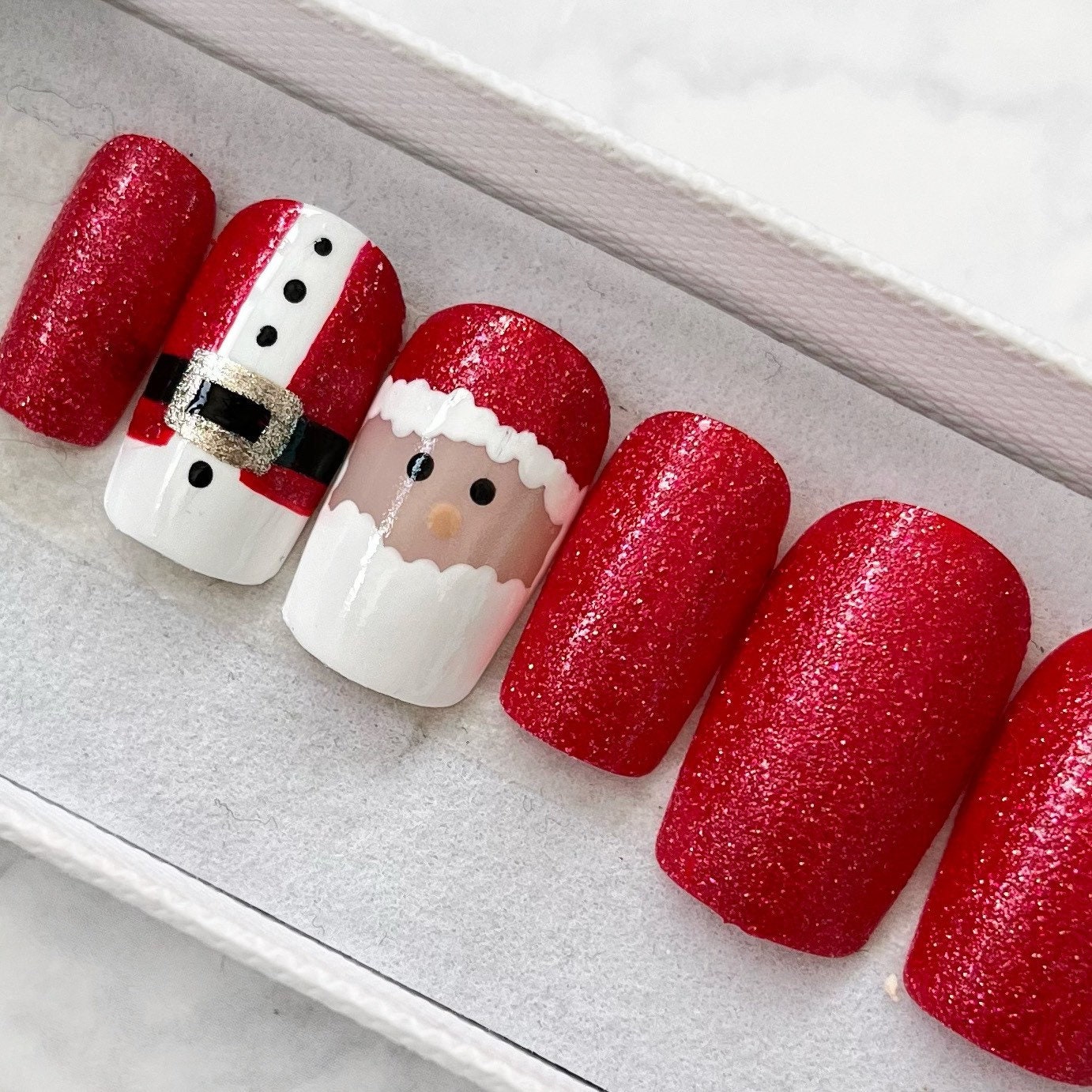 Weihnachtliches Rotes Glitzer Nagelset Mit Weihnachtsmann Design Klebe Auf Nägel Künstliche Drücken Sie Die Acrylnägel von Zocanails