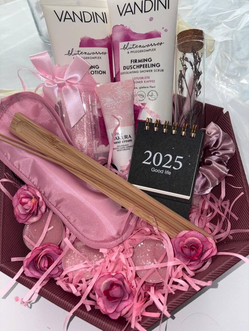 Wohlfühl Set Für Frauen Mit Süßen Kleinen Geschenken von aesthetikroom