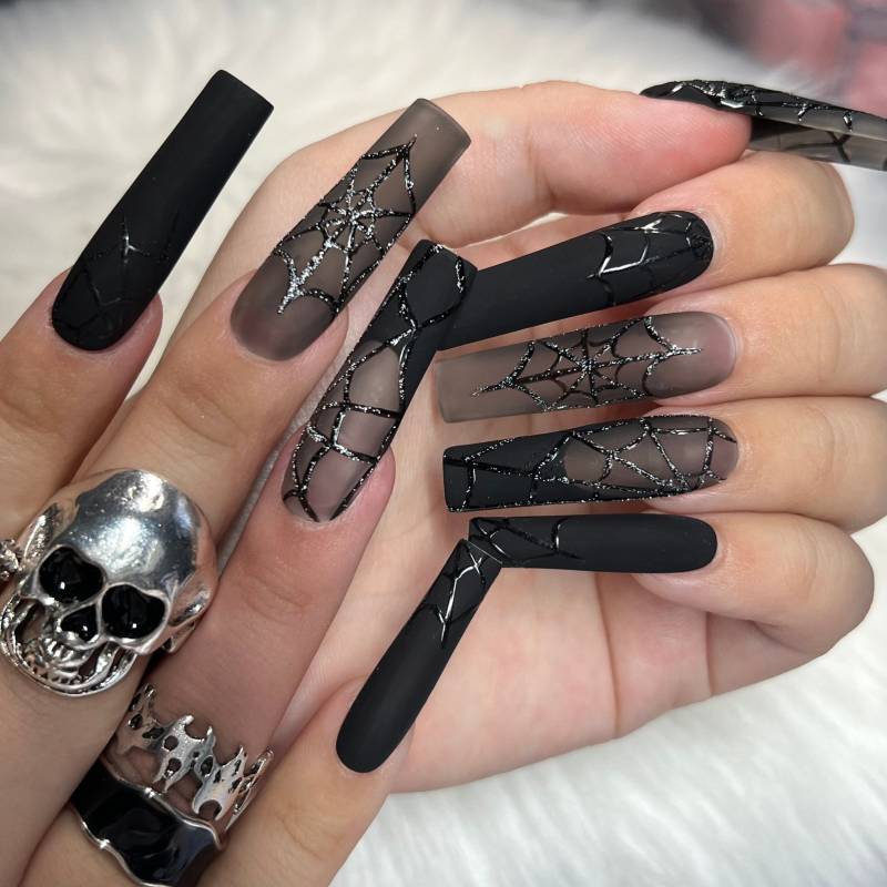 Schwarze Spinnenhexe French Tip Press On Nails Mit Spinnweben Und Glitter - Black Friday Sale 2024 von anjsnails