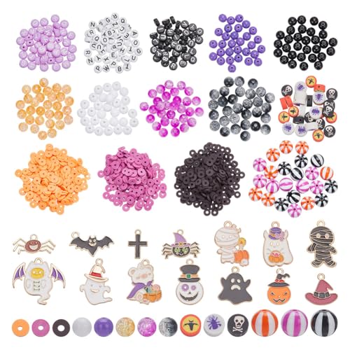 arricraft Ca. 1088 Stück Halloween-Themen-Perlen-Charm-Set, Lila-Orangefarbener Kürbis-Geisterschädel, Hexenhut, Emaille-Anhänger, Acryl-Buchstabenstreifen-Perlen, Scheibenperlen von arricraft