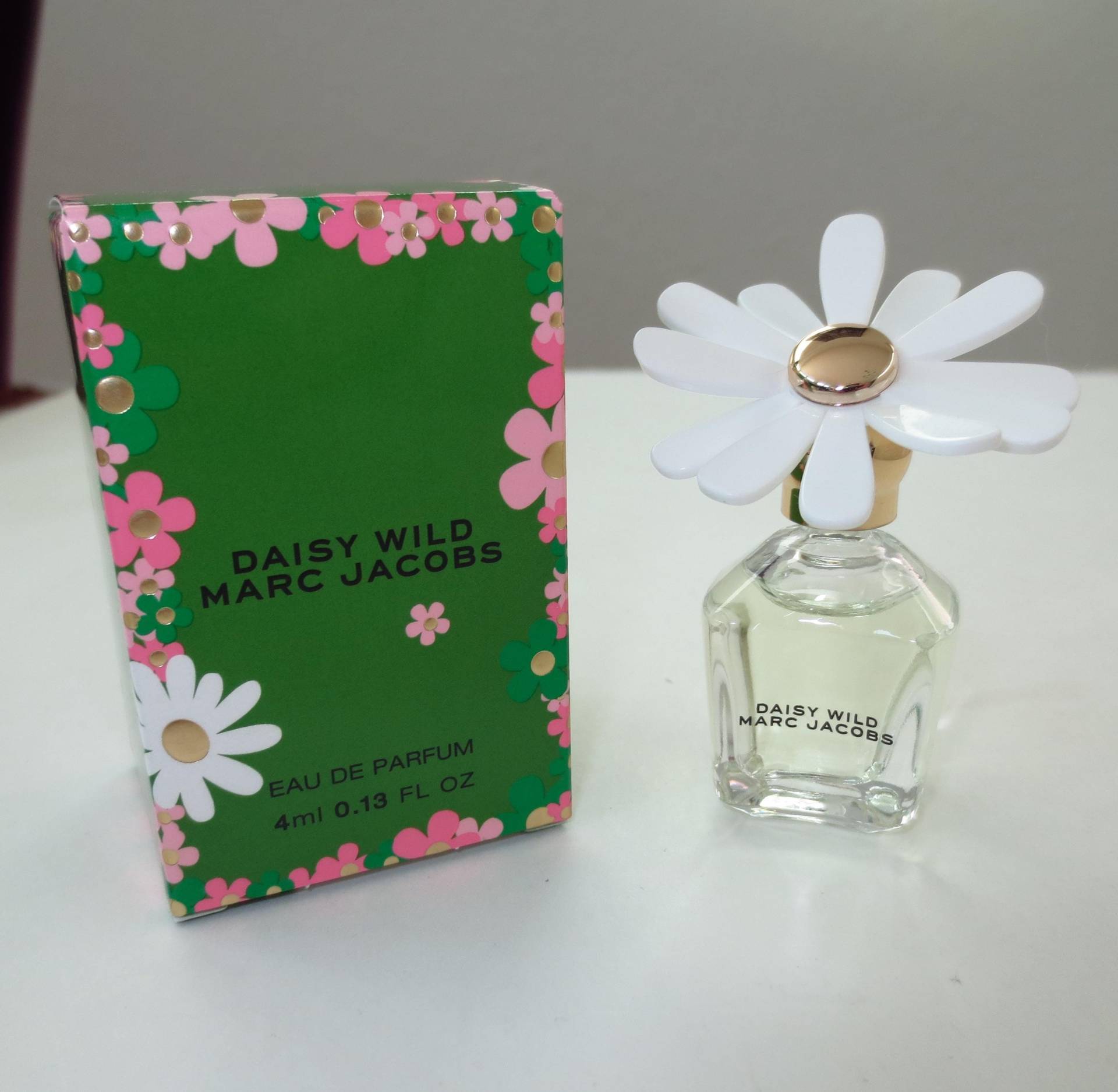 Sammlerminiatur 2024 Marc Jacobs Daisy Wild Eau De Parfum 4 Ml - Mini-Flasche 0, 14 Unzen von austrianneAT