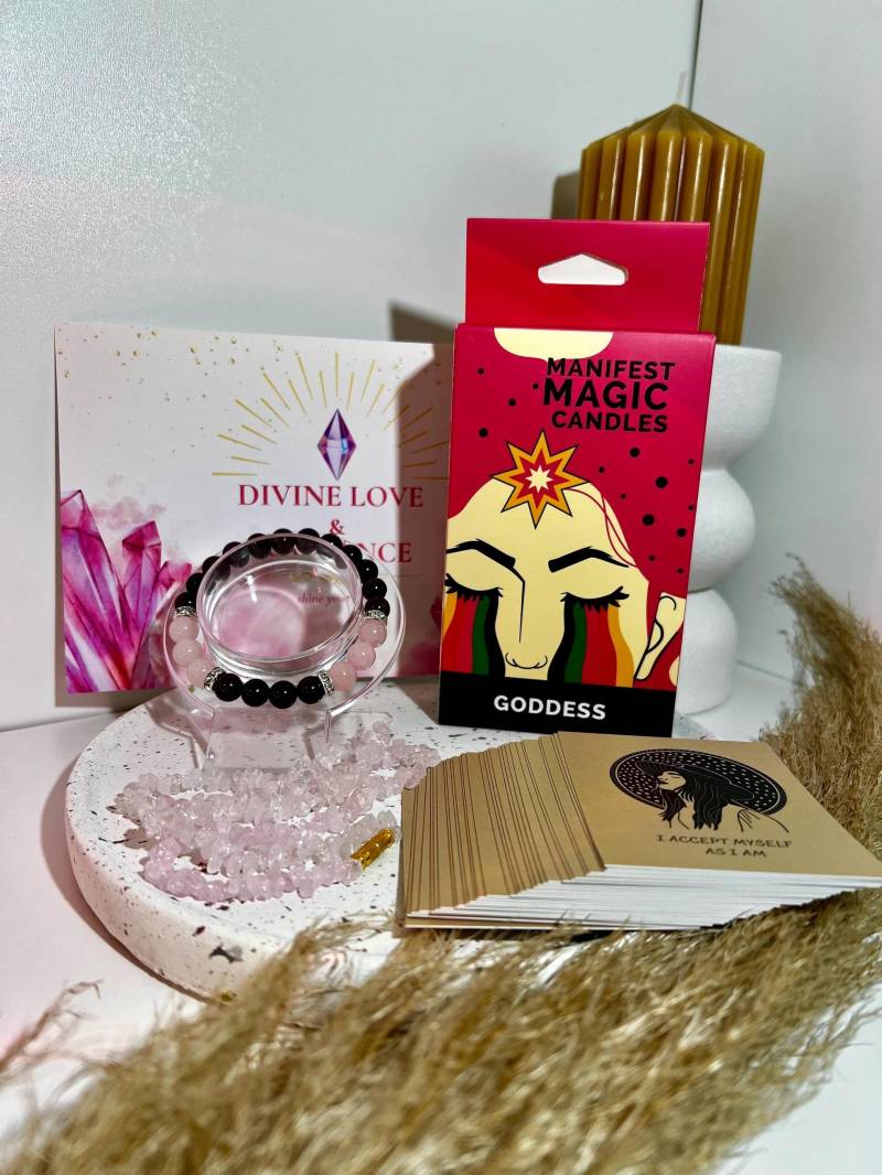 Göttliche Liebe & Ausstrahlung Geschenkbox - Spirituelles Set Mit Rosenquarz Halskette, Granat Armband, Göttinnen Kerze, Affirmationskarten Für von balticspells