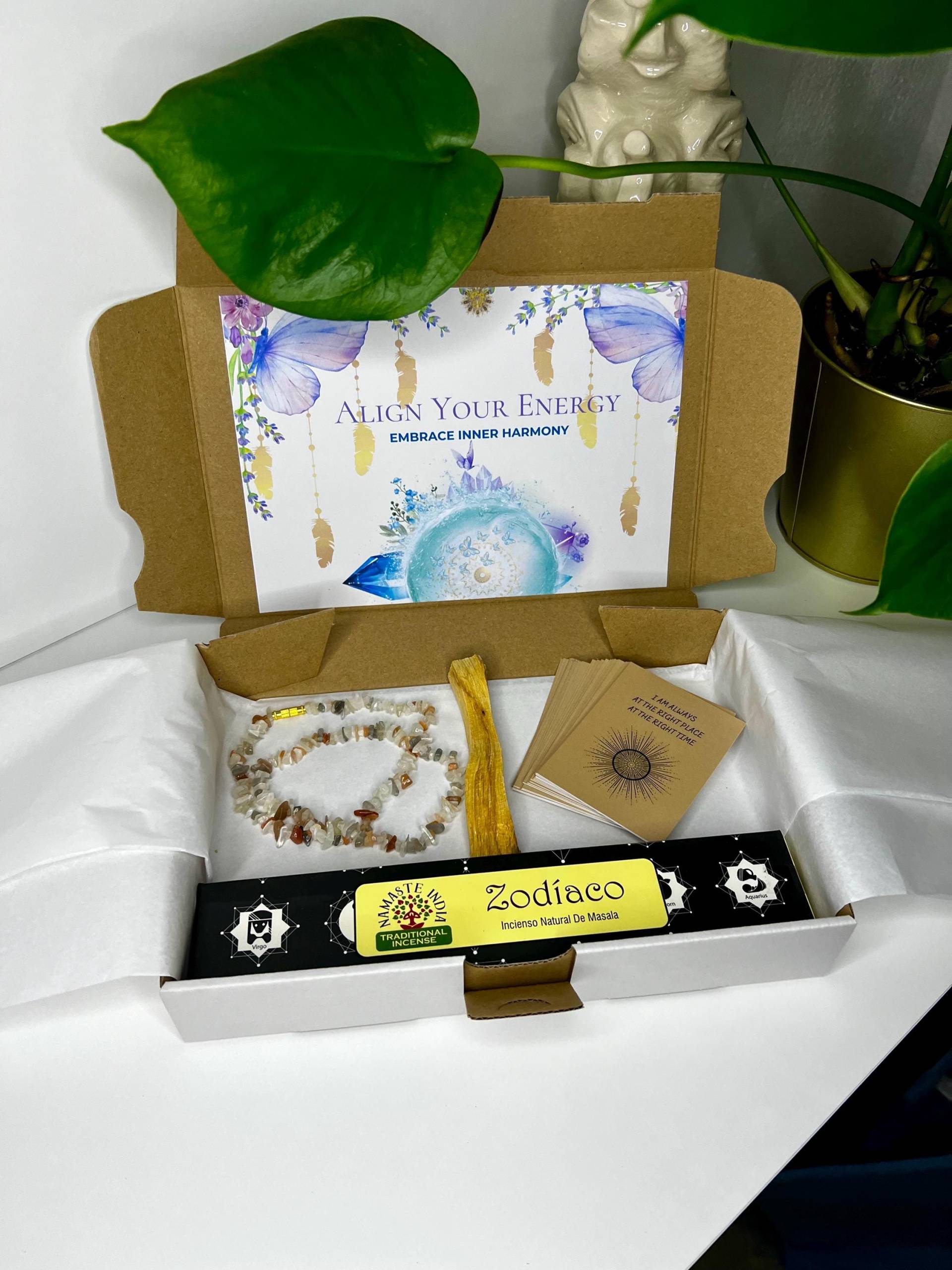 Harmony Kit Geschenkbox - Spirituelles Set Mit Mondstein Halskette, Zodiaco Räucherstäbchen, Palo Santo Und Affirmationskarten Für Gleichgewicht Ruhe von balticspells