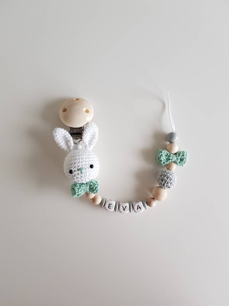 Gehäkelte Schnullerkette"Hasi" Mit Einer Niedlichen Schleife in Mint, Personalisiert, Süß, Weiß, Natur, Grau von beckyshandmadeshop