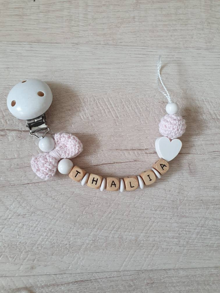 Gehäkelte Schnullerkette"Schleife" Personalisiert, Rosa, Weiß von beckyshandmadeshop