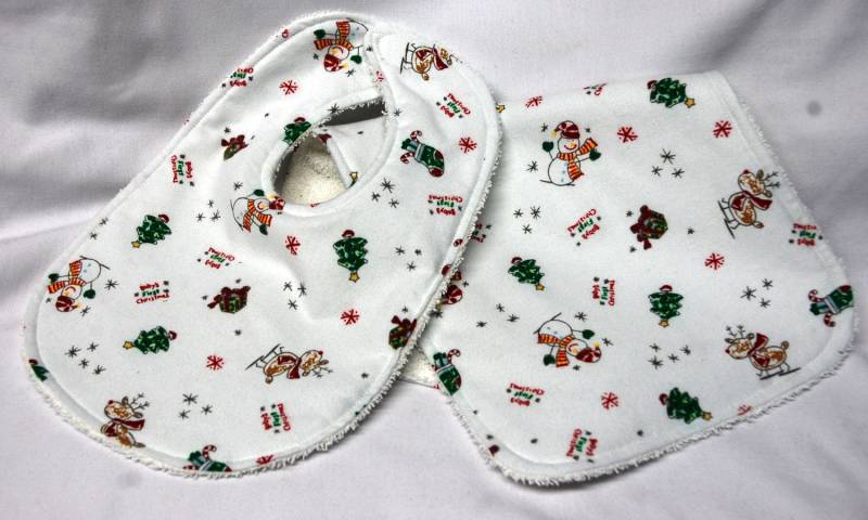 Weihnachten - Lätzchen Und Spucktuch-Set Für 0-3 Monate, Babypartygeschenk, Willkommensgeschenk Babys Erstes Weihnachten, Bäume, Weihnachtsmann von beyondquilts