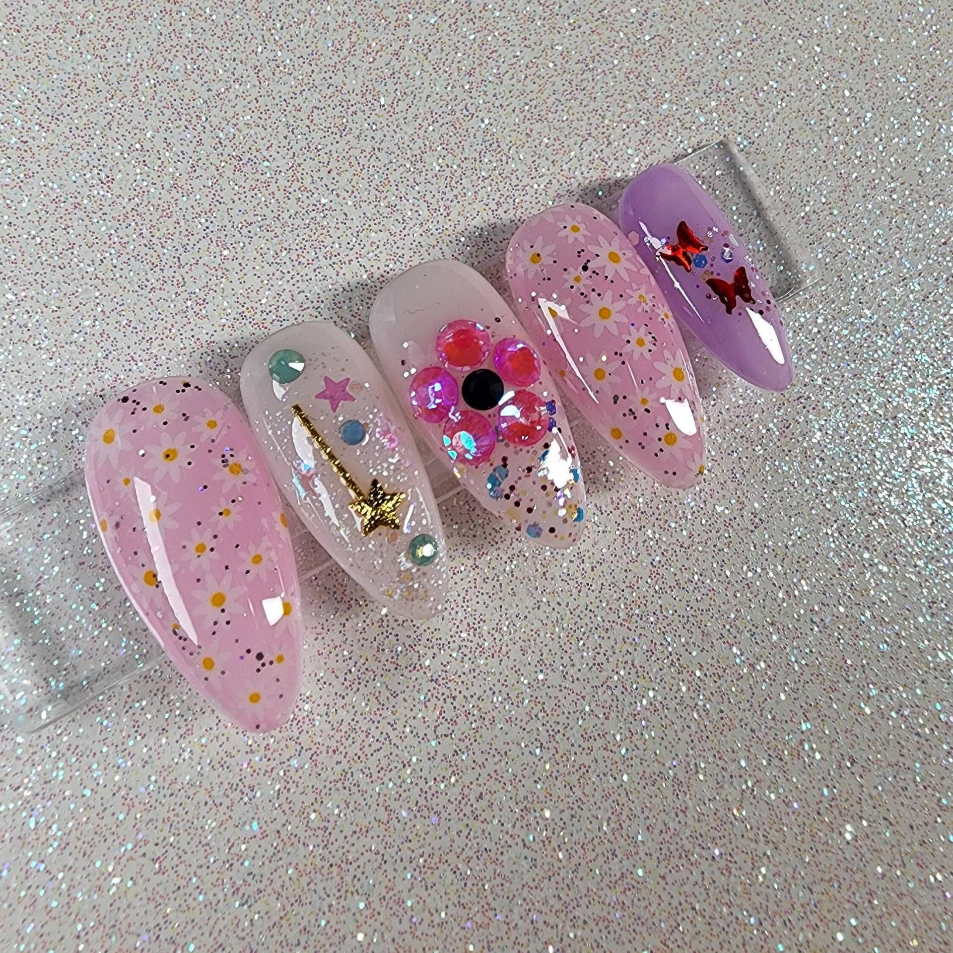 Schmetterling Daisy Flower Drücken Sie Auf Die Nägel Baby Lila Lila Lavendel Press On Nails von cutepressnails