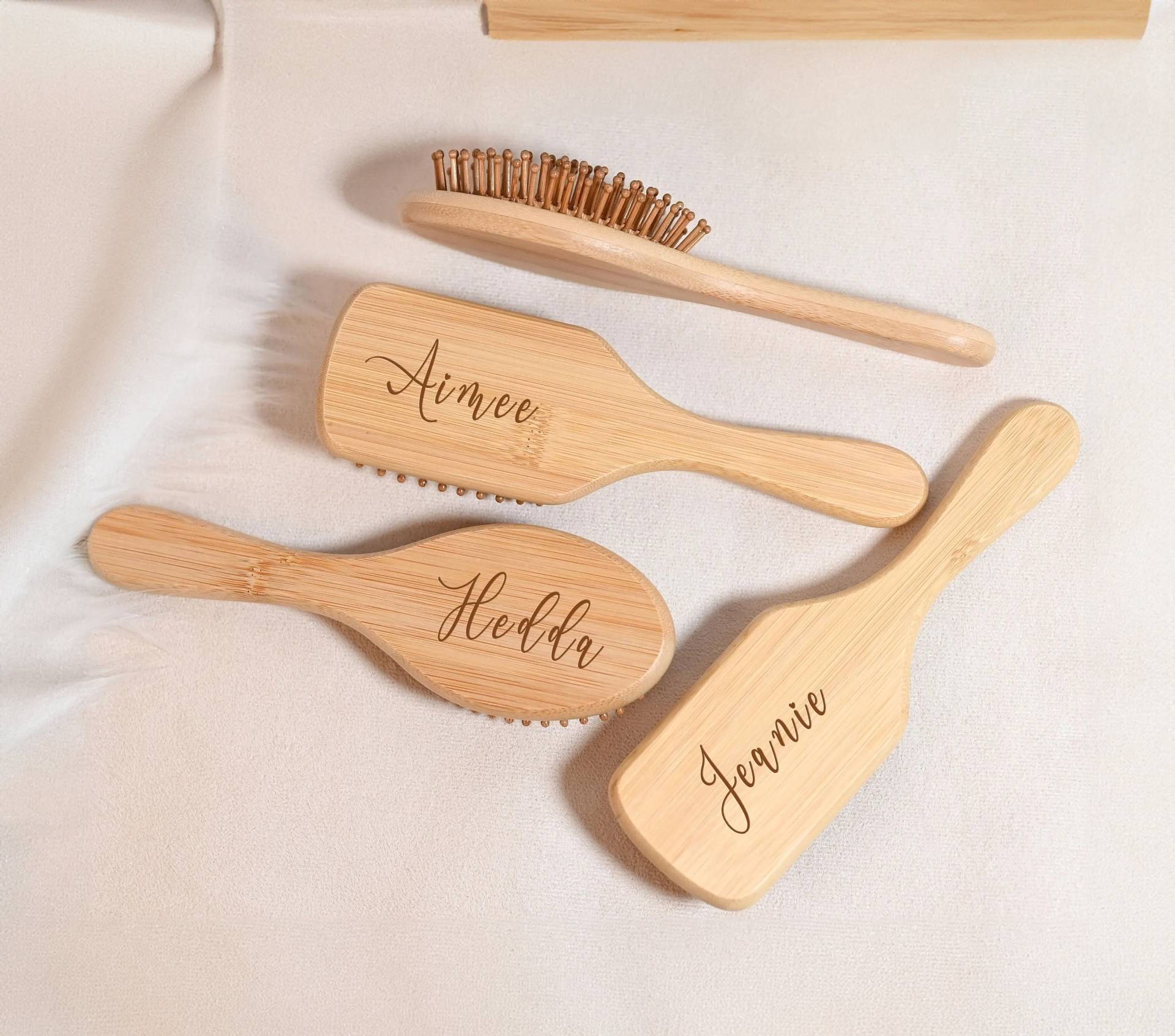 Personalisierter Bürste Aus Holz | Frauen Haarbürste Damen Kamm Personalisiert Brautjungfer Geschenk Für Sie Gift For Her von daniastilvoll