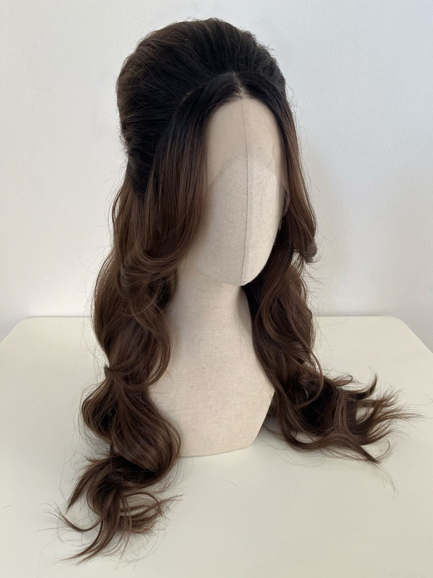 Lace Front Wig/Perücke The Hickory Maid Brigitte Bardot-styling Ombre Black-Brown Mix #messychic #brigittebardot #beehive von dragmaiditup