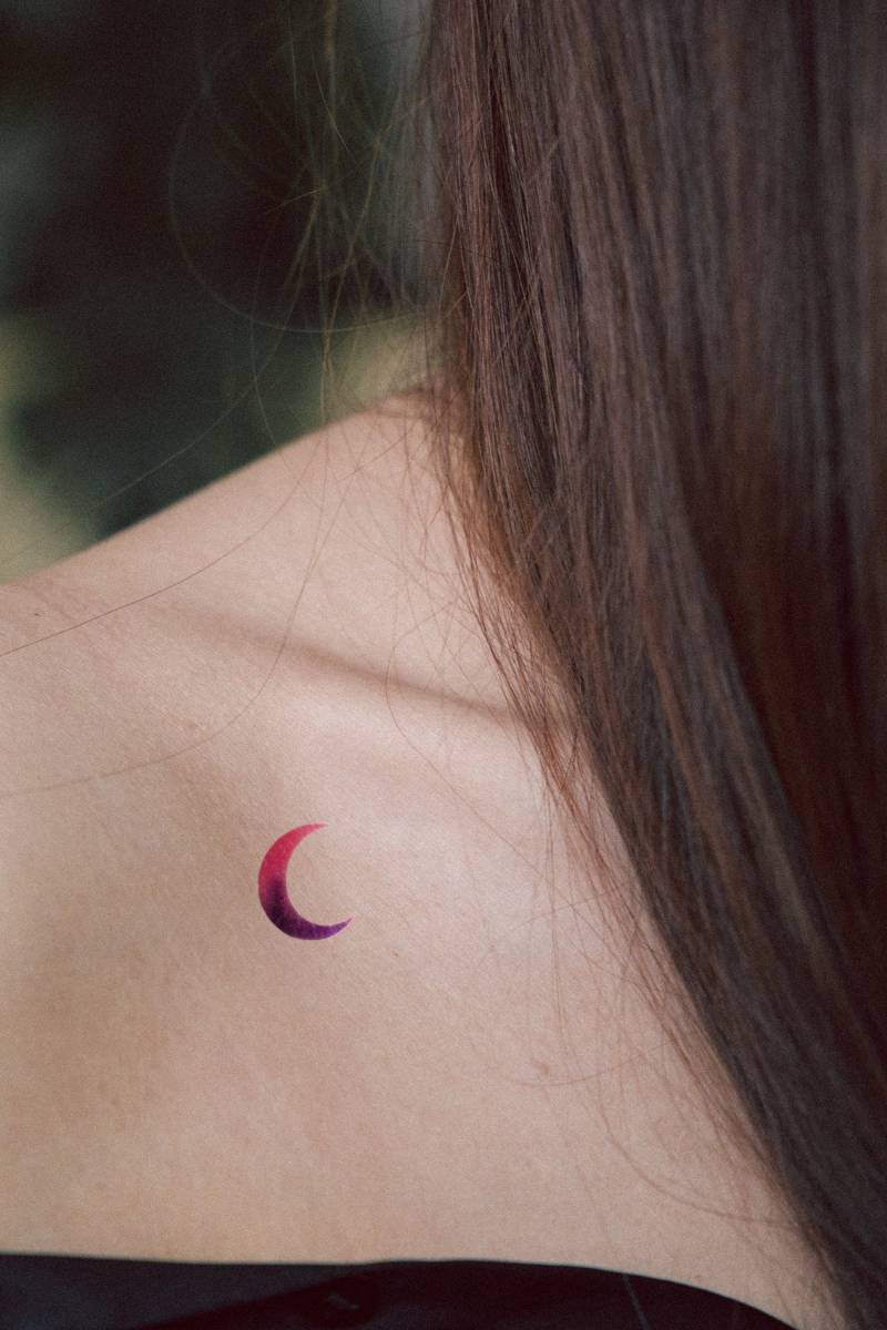 Temporäres Rosa Mond Tattoo | 6Er Set, Gefälschtes Mondtattoo Im Farbverlauf Von Lila Bis Magenta von encredelicate