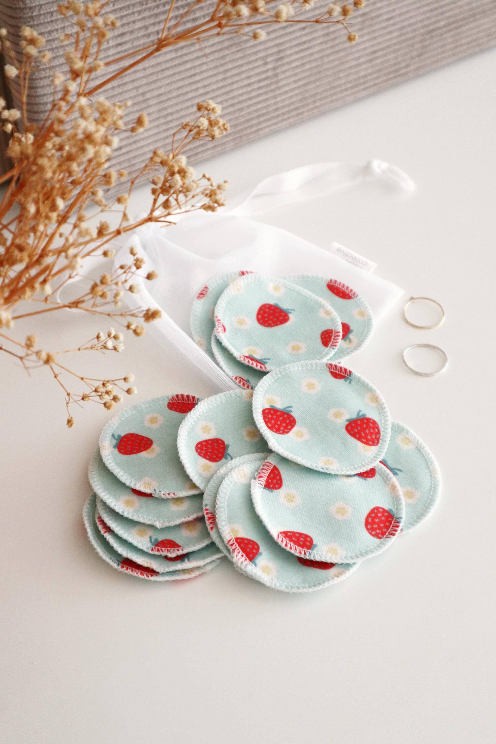 Wiederverwendbare Baumwollpads - Strawberry Daisies, 100% Bio-Baumwolle, Make-Up-Entferner, Gesichtsrunden, Tonerpads, 15Er-Set, Waschbarer von freoncollective