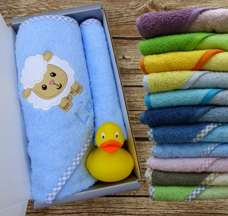 Baby-Badeset Mit Namen Schaf in Wunschfarbe von geschenkelibelle