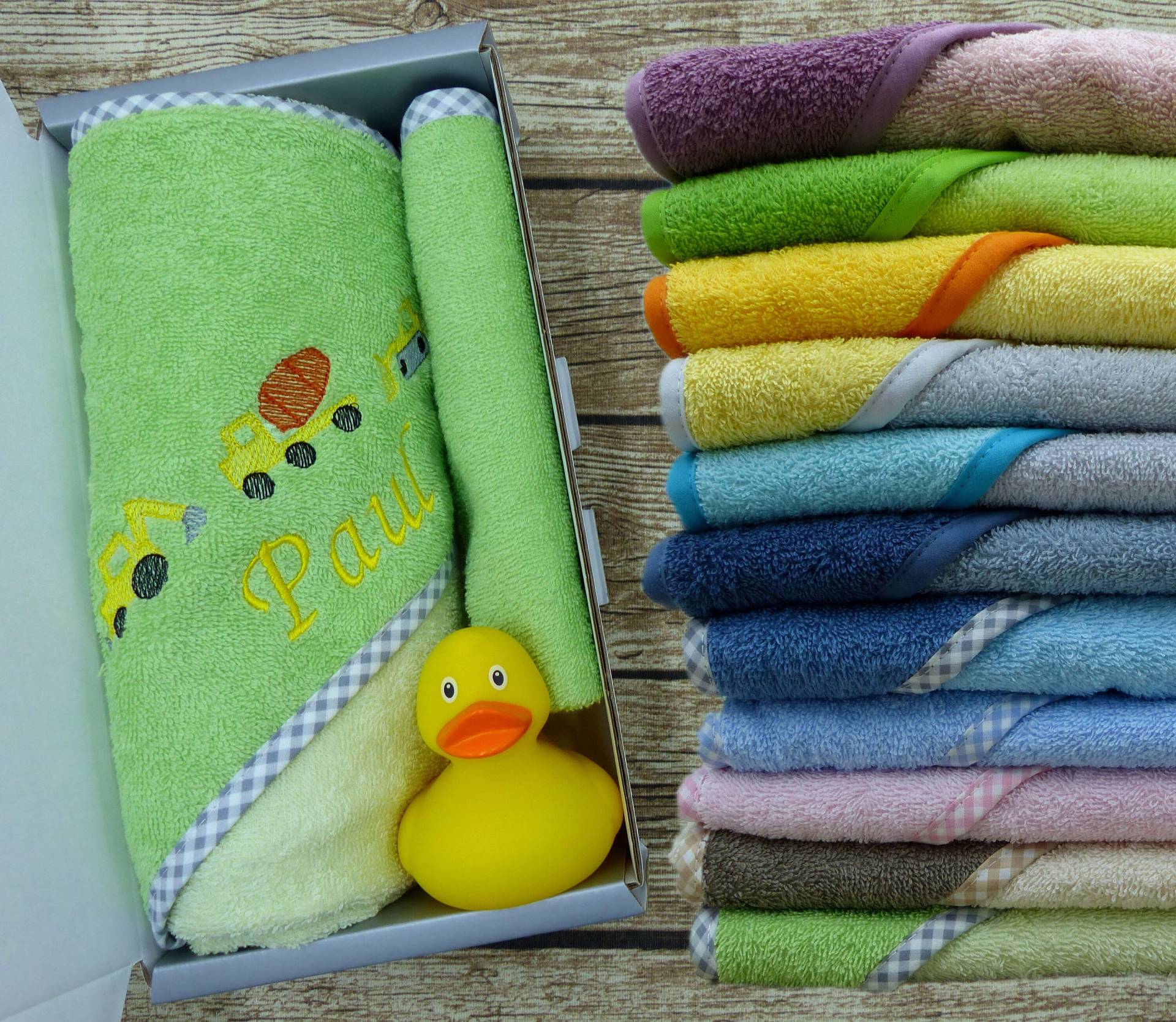 Geschenkset Baby Baden Mit Namen Baufahrzeuge in Wunschfarbe von geschenkelibelle