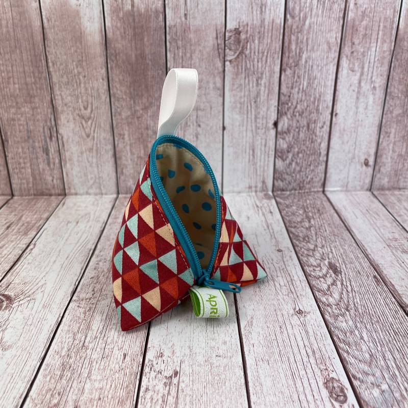 Schnullertasche Baby Babyschnuller Tasche Pyramidentasche Geschenk Geburt Schlüsselanhänger von handmadebyhe84