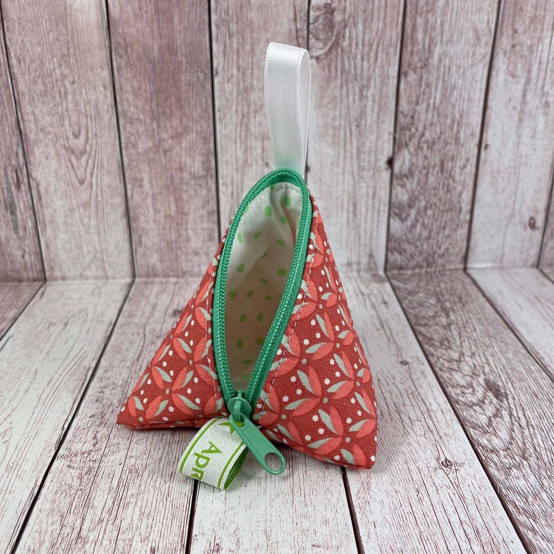 Schnullertasche Pyramidentasche Schlüsselanhänger Tasche Für Babyschnuller Schnulleraufbewahrung von handmadebyhe84