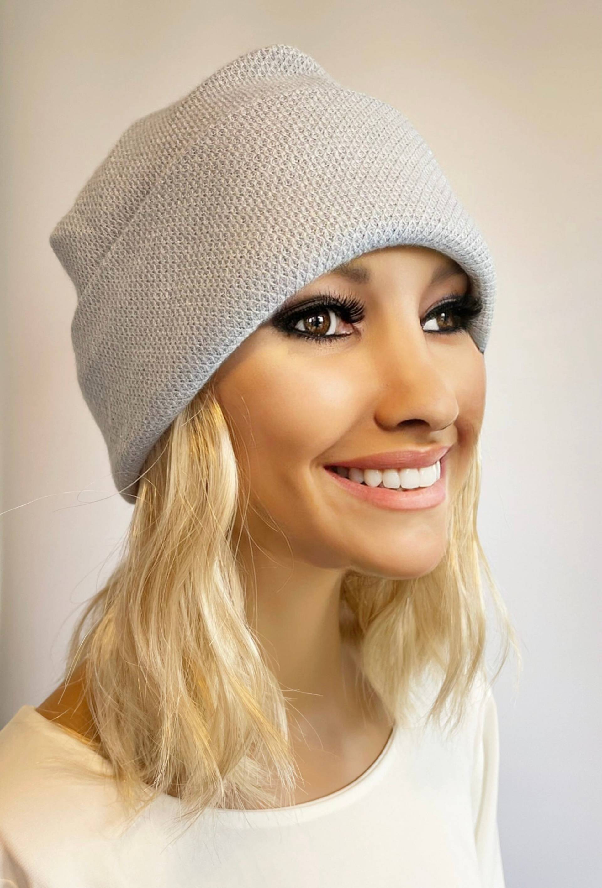 Leichte Babyblaue Beanie Mit Weichen Kurzwellenhaaren von headscarvesbyciara1